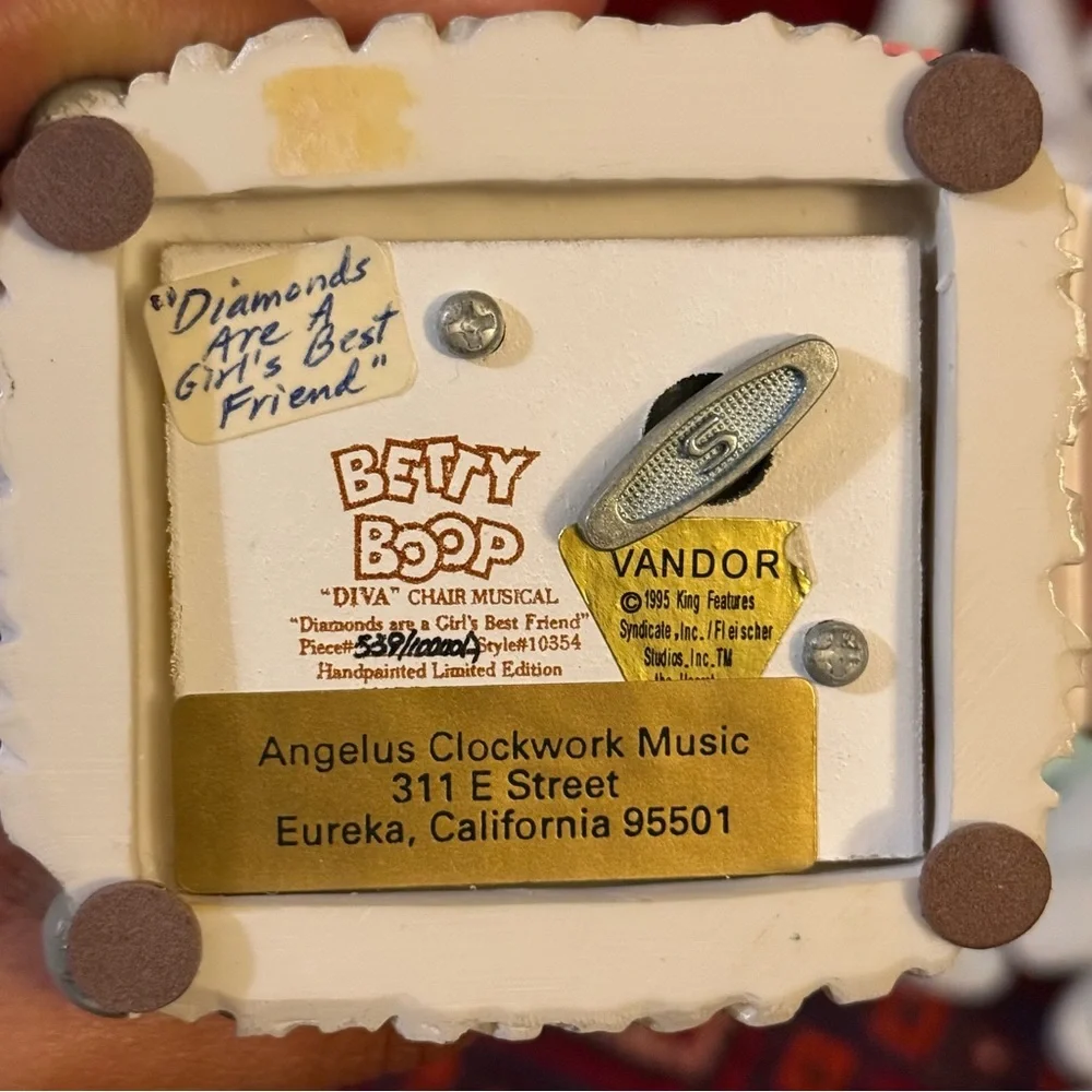 Vintage Betty Boop music box lot (2) with bonus lunchbox!!!! - Picture 10 of 16